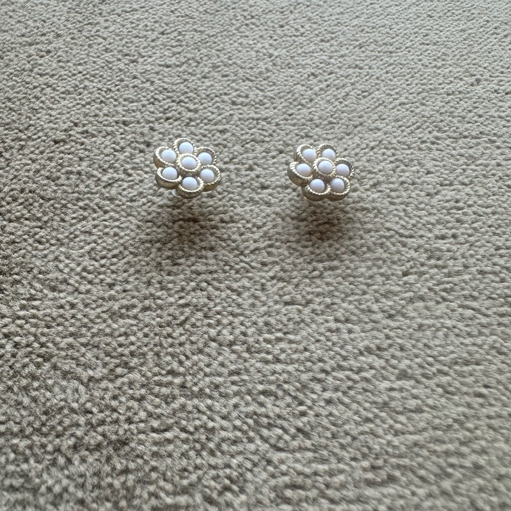 Stella and Dot Gold and White Flower Stud Earrings - Picture 6 of 7